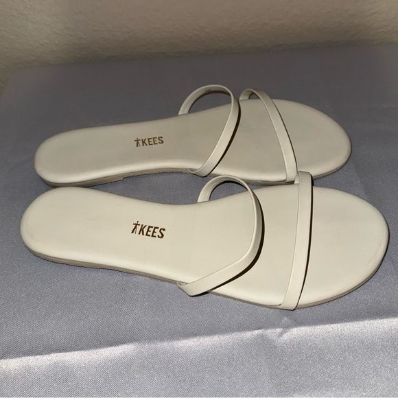 TKEES Women's Elegant Cream Sandals - Picture 3 of 4